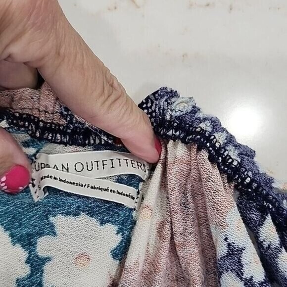 Urban Outfitters Multicolored Floral Scoop Neck Top Women's Small - Picture 4 of 6